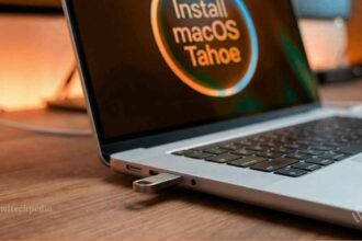 A USB flash drive inserted into a MacBook Pro M5 for a clean macOS installation.